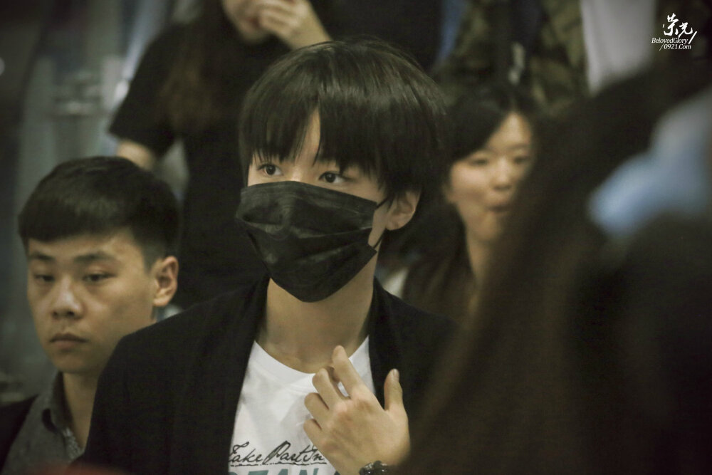 #王俊凯# #TFBOYS王俊凯# #TFBOYS# 151016 无锡硕放机场-重庆江北机场 cr：BelovedGlory王俊凯荣光站