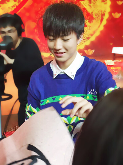 #王俊凯# #TFBOYS王俊凯# #TFBOYS# 141217 过年七天乐 cr：仙儿要做凯喵的海贼王