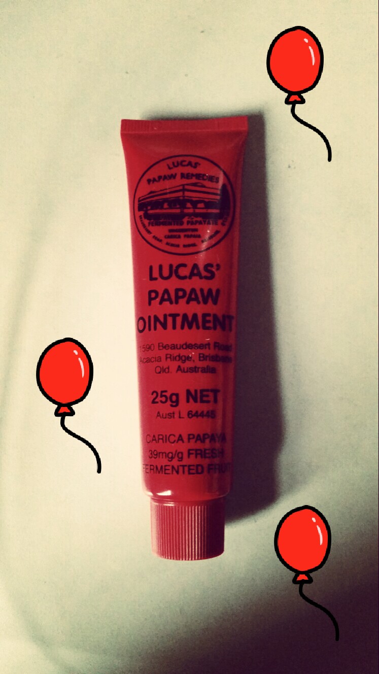 #安利好货#木瓜膏 可以治疗蚊虫叮咬 烫伤 烧伤 皮疹等 简直就是万能膏 不过我一般用他来做夜间护唇工作 睡觉前涂一层在嘴上 第二天就会发现死皮都没了 嘴唇很润不干 之前妈妈手背被烫了一个泡 用他抹一抹很快就不疼了 缓解许多 室友脖子后面不知长了什么痘痘 有点痒 我就给她用了 晚上她回来告诉我这个真的很管用 尼玛 说他万能那可不是吹的