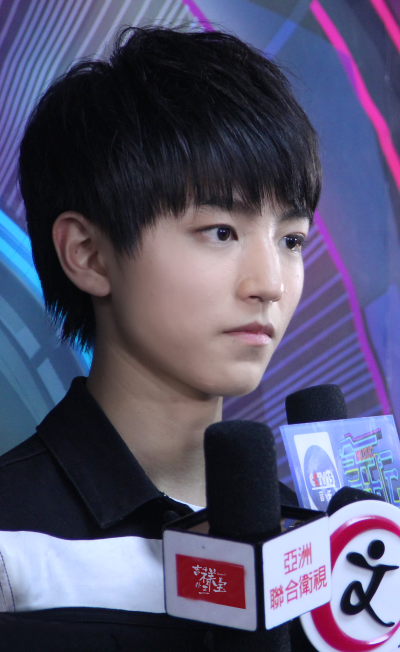 王俊凯# #TFBOYS王俊凯# #TFBOYS# 150411 北京音悦V榜群访 cr：TFB-吉祥三宝