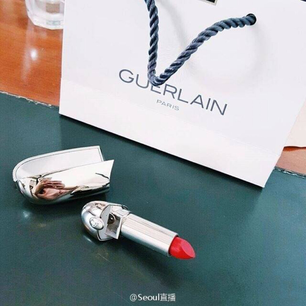 Guerlain娇兰限量版Rouge G唇膏 里面还镶嵌一面小镜子方便随时补妆 大赞！