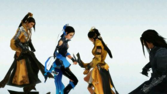 依旧是盯着师姐和炮姐！