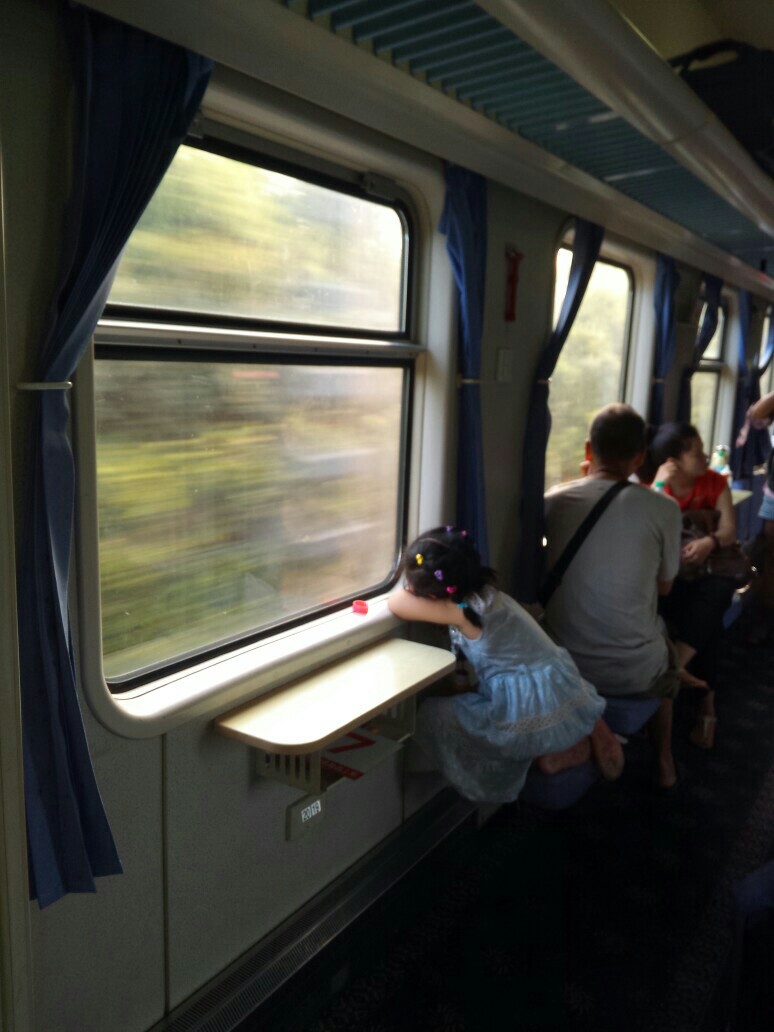 #堆糖遇上坚果# 在路上，8月24日前往上海的车厢里。