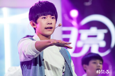 TFBOYS易烊千玺 150921湖南中秋晚会 【BY特能苏】