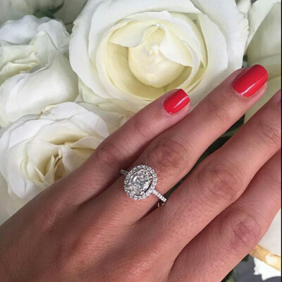 圆形切割钻石环绕戒指 婚戒 钻戒 戒指 钻石 婚礼