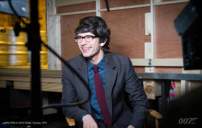 邦德24 幽灵党工作照 ，给造型师和服装设计师发鸡腿