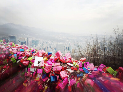 #堆糖遇见坚果#首尔南山公园情侣爱心锁墙，锁住一世的幸福和美好时光