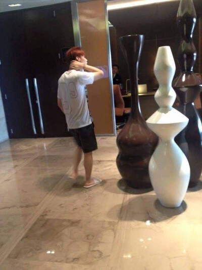  GOT7是韩国JYPEntertainment于2014年推出的男子组合，七名成员包括林在范（JB.）、朴珍荣（Jr.）、段宜恩（Mark）、王嘉尔（Jackson）、崔荣宰（YoungJae）、BamBam、金宥谦（YuGyeom）