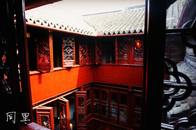 同里古建筑，红墙灰瓦，最美的是大红灯笼