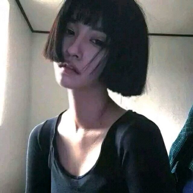 短发女生头像