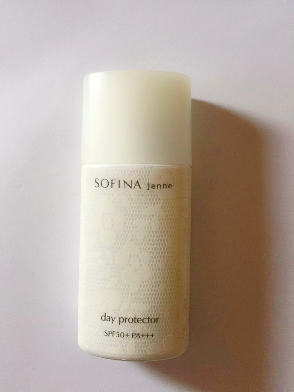 #学生党推荐#日本苏菲娜，夏天练车是用了资生堂的小金瓶，后来开学后买了这款做平时日常防晒，还不错，不干，还挺润的~觉得防晒霜是平时护肤不可缺少的。