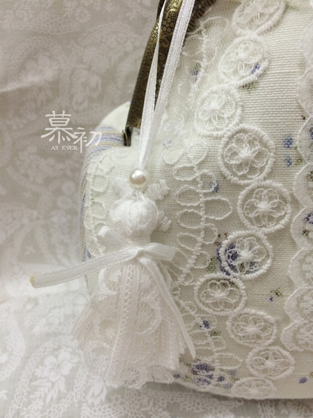 静颐 蓝紫小碎花蕾丝口金包