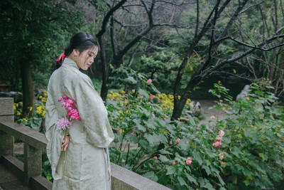 红藕香残玉簟秋。