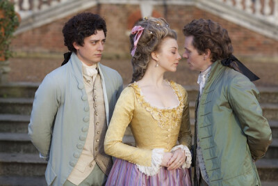 《The Scandalous Lady》Natalie Dormer饰演Lady Seymour Worsley，一个因放荡事迹震惊18世纪英国的女人，她总共有27个情夫，并与其中一个私奔，影片实则讲述了一个惊心动魄又大快人心的女权奋斗史。