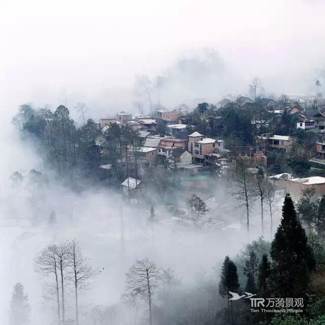 ⑩青色中国 天青色等烟雨，而我在等你。说风景如画，没有比中国再适合，只有中国才会有这样天然的水墨画般的风景，和我们这个民族一样含蓄温婉。