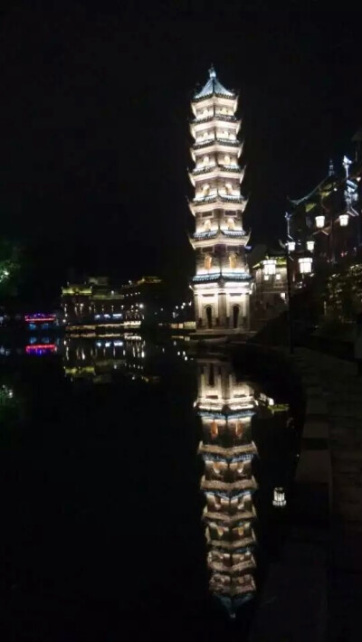 凤凰古城夜景