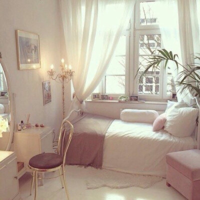 白色少女风格的卧室