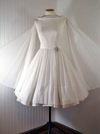 1950年代纯白色雪纺舞会礼服