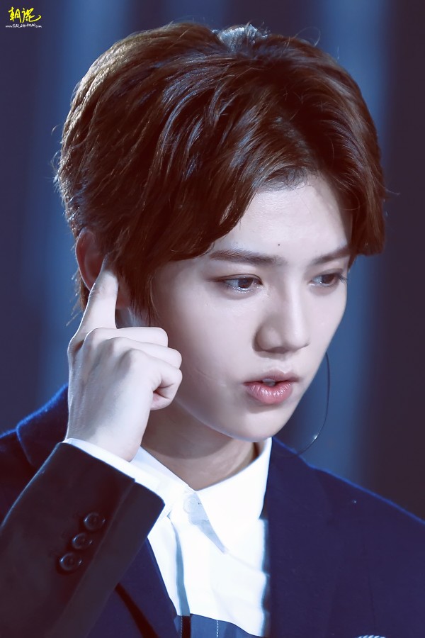 鹿晗LUHAN