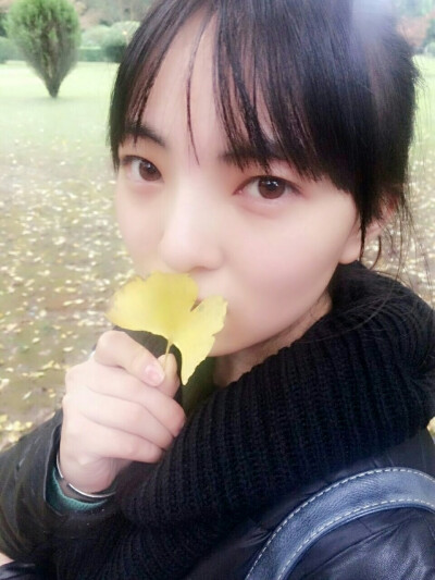 给你个无辜的小眼神～～