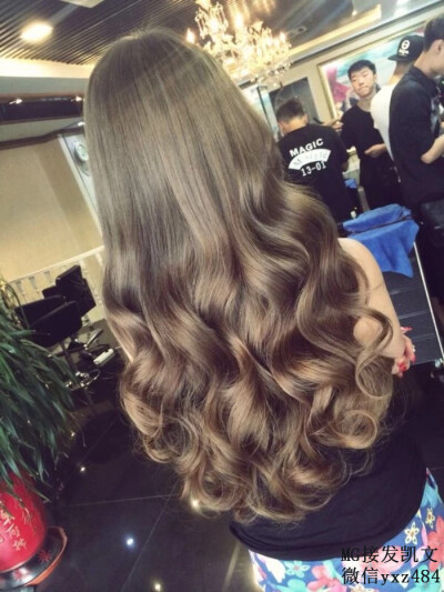待我长发及腰 女神发型 背影杀手 挑染 渐变色 接发 长发 卷发 美发 发型 美图长发及腰发型 原创