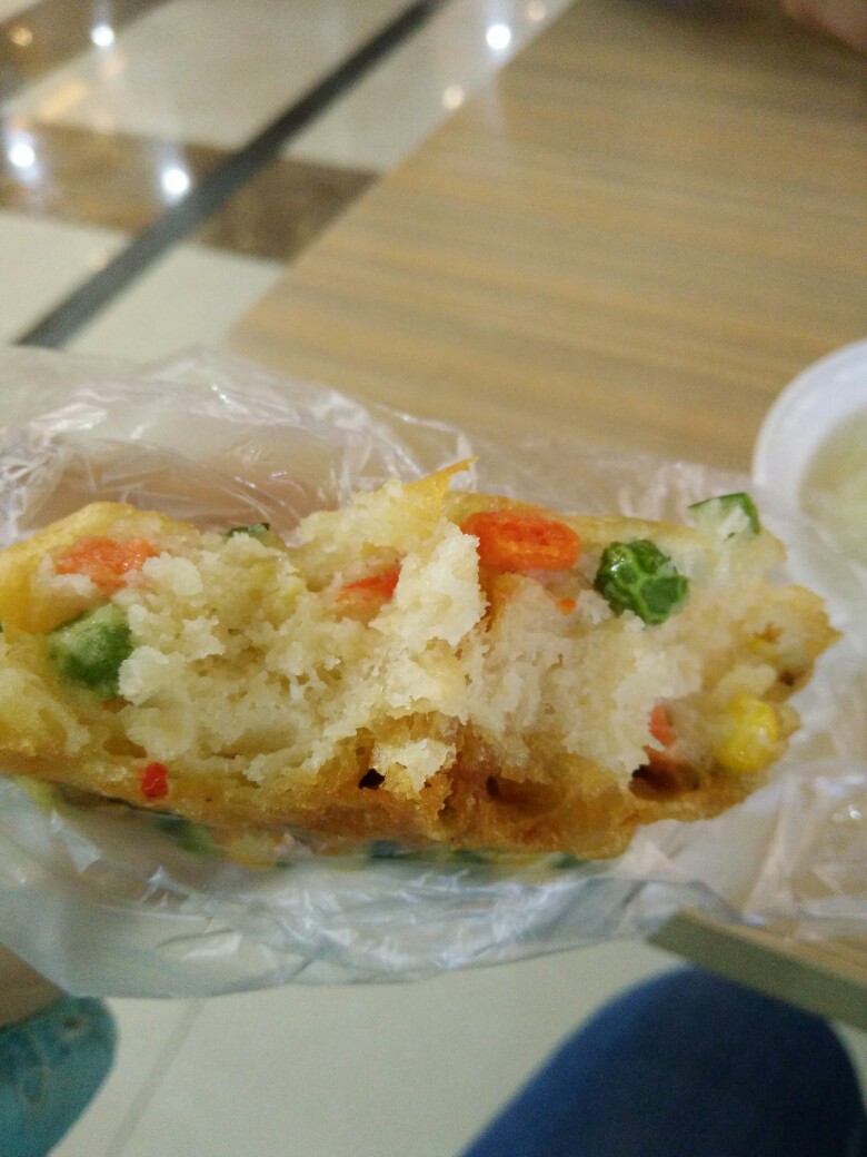 美味的煎饼，豌豆，玉米，菜椒，葱