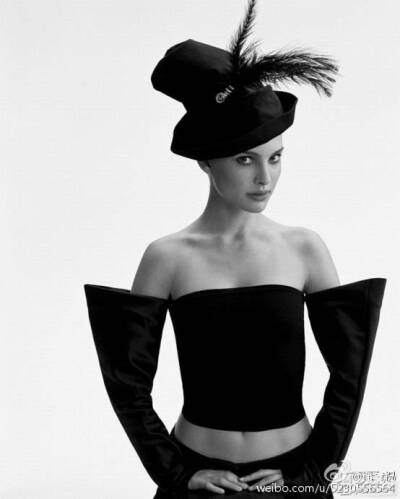 她的头脑胜过美貌