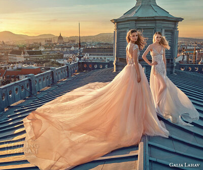 【Gala by Galia Lahav】释出最新2016秋冬婚纱系列LookBook，虽然不是品牌的主线，但依旧延续了品牌的精致奢华美学，新季系列提供了各式梦幻礼服，为新娘营造浪漫世界。