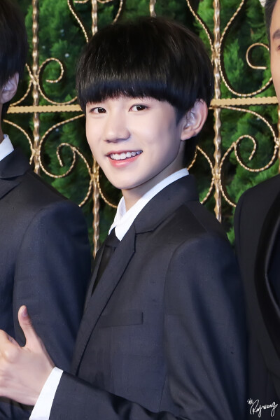 TFBOYS王源 151008 AH婚礼红毯 cr：RoyWang1108