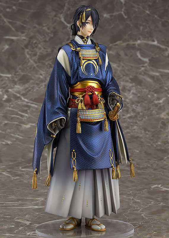 三日月宗近Q版手办 O(∩_∩)O~我的名字是三日月宗近。嘛，身为天下五剑的其中一把，被说是最美 的呢。诞生于十一世纪末。也就是说是个老爷爷了呢。哈哈哈