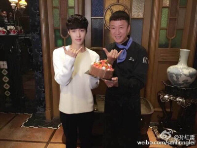 EXO Lay 张艺兴 孙红雷 cr:logo