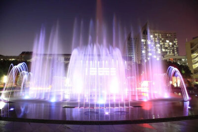 校园缤纷的音乐喷泉