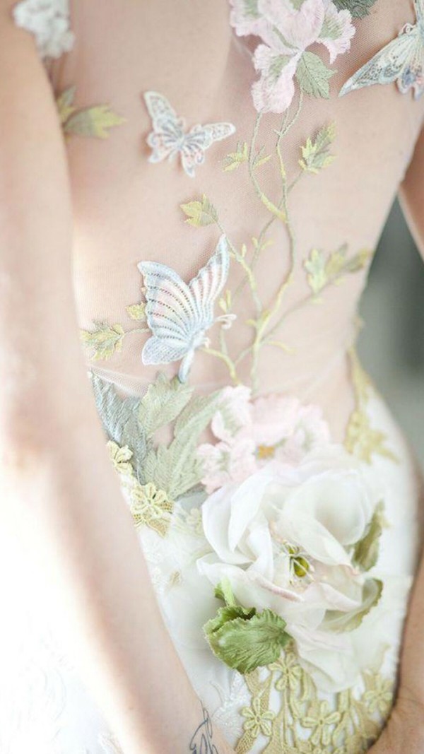 刺绣婚纱，精致礼服