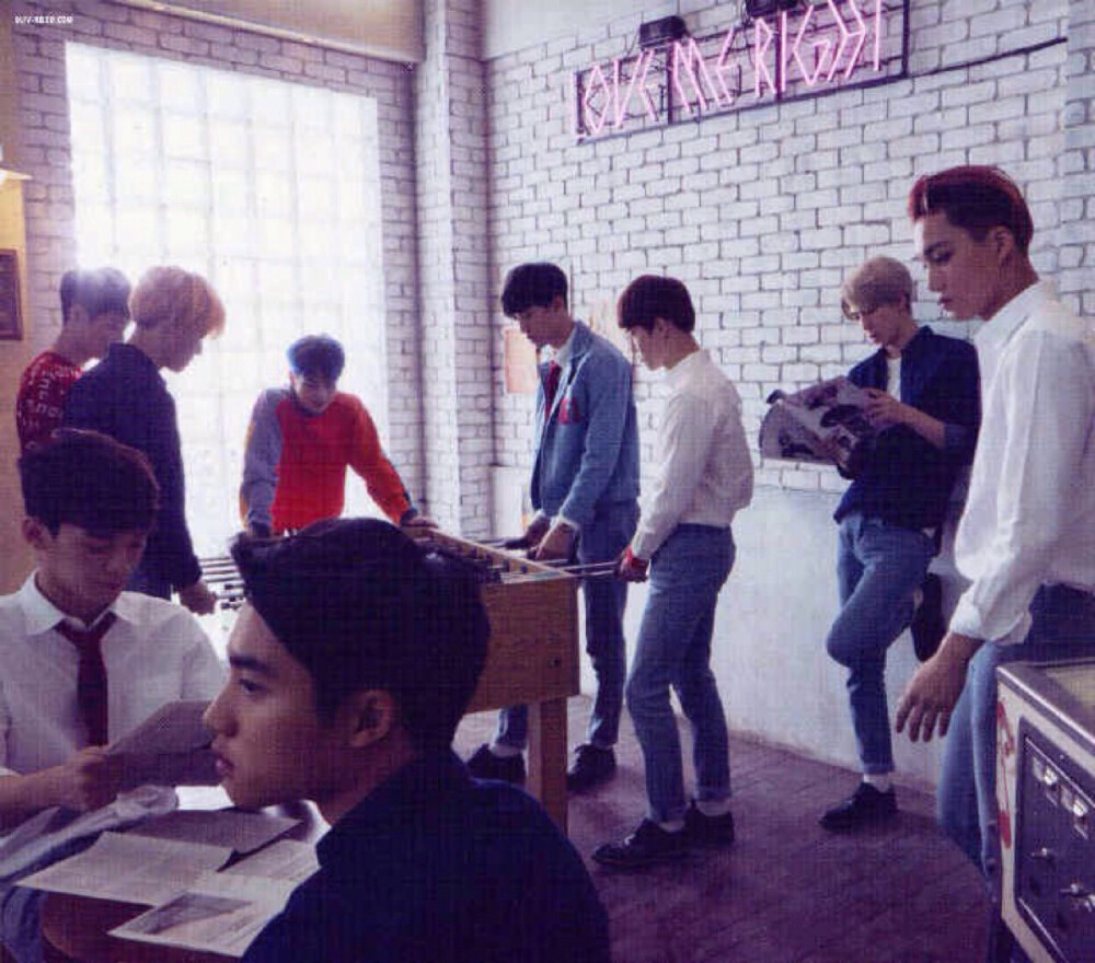 EXO Love Me Right 日专扫图 cr_logo