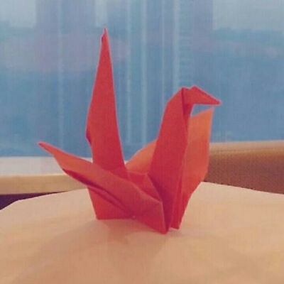 #千纸鹤送祝福#红色千纸鹤。红色是千玺的幸运色。红色对于中国是吉祥如意。我希望千玺吉祥如意。