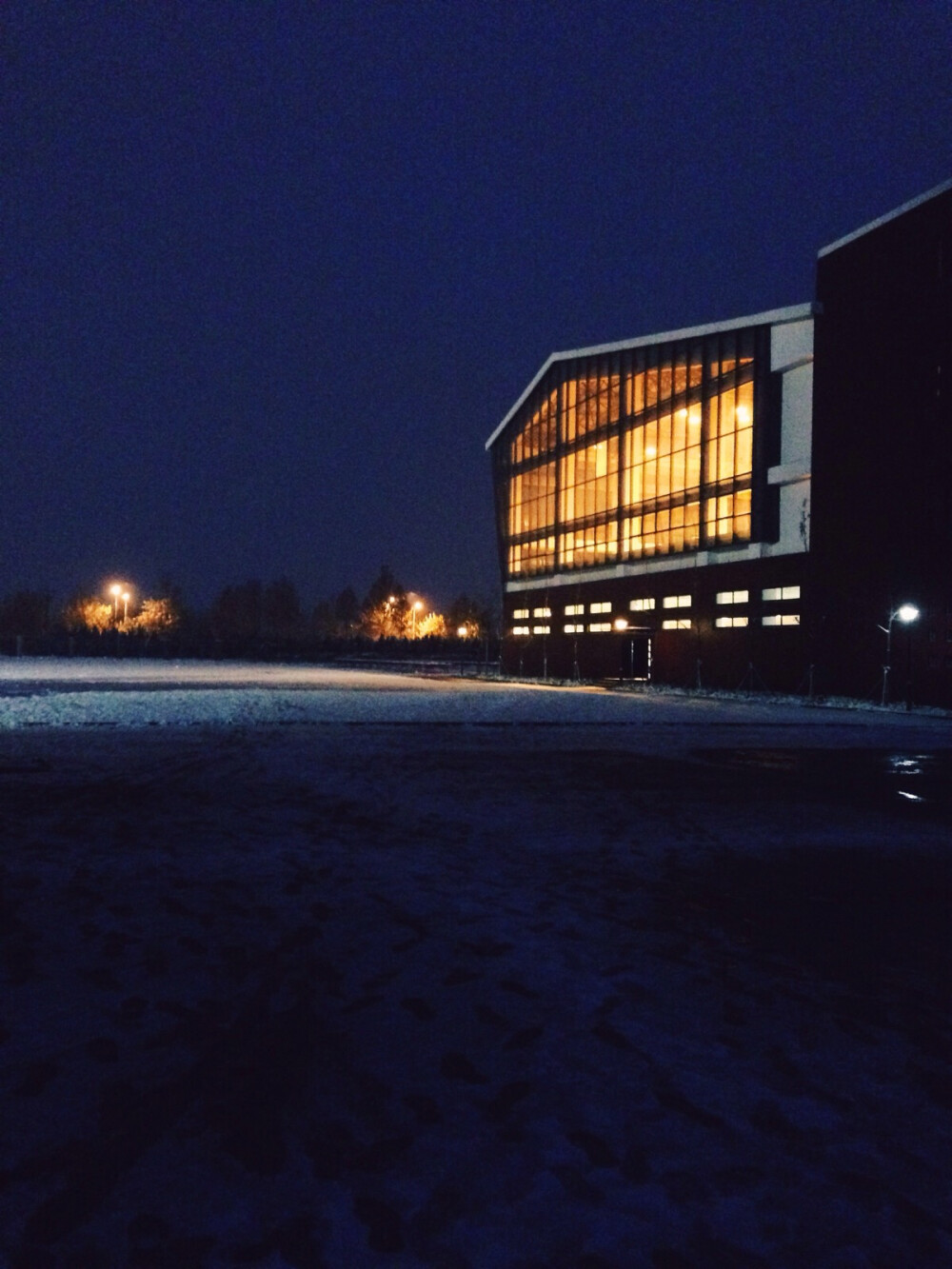 学校里的雪景