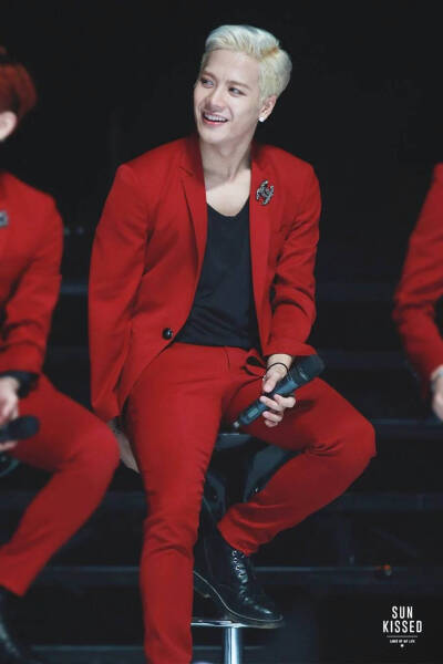 GOT7是韩国JYPEntertainment于2014年推出的男子组合，七名成员包括林在范（JB.）、朴珍荣（Jr.）、段宜恩（Mark）、王嘉尔（Jackson）、崔荣宰（YoungJae）、BamBam、金宥谦（YuGyeom）