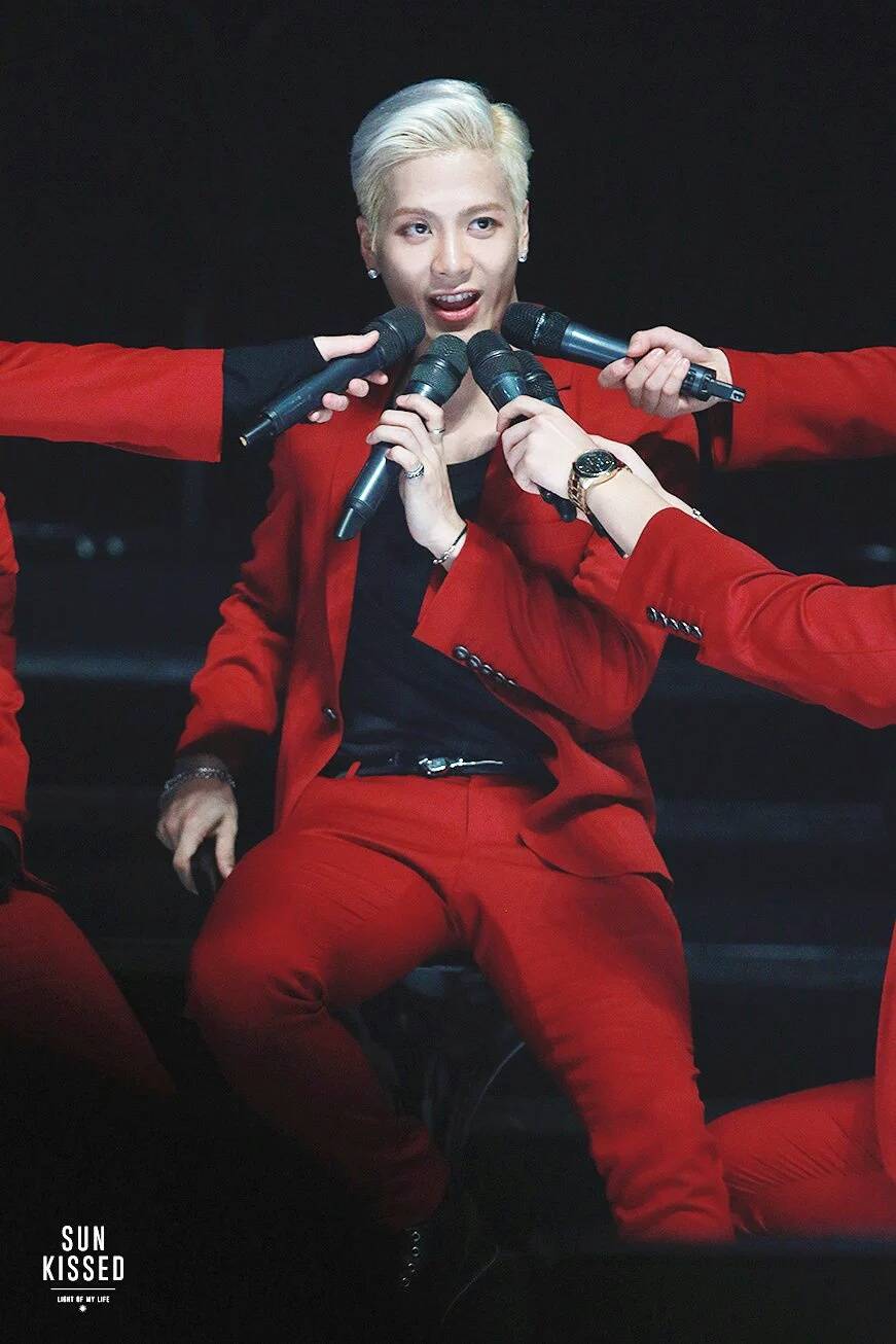 GOT7是韩国JYPEntertainment于2014年推出的男子组合，七名成员包括林在范（JB.）、朴珍荣（Jr.）、段宜恩（Mark）、王嘉尔（Jackson）、崔荣宰（YoungJae）、BamBam、金宥谦（YuGyeom）