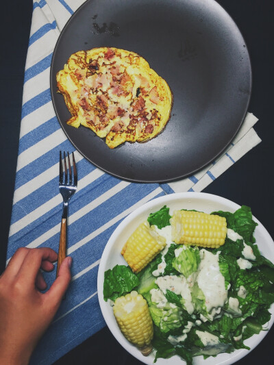 今天晚餐：Ham Omelet+salad+sweet corn.