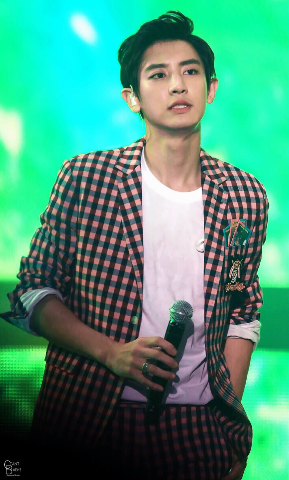 #灿烈。。你是我温暖的手套，冰冷的啤酒，带着阳光味道的衬衫。日复一日的梦想。