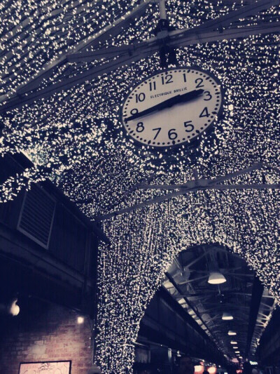 I went to Chelsea Market with my friend.It was interesting to go shopping at there. I bought a few sweets.