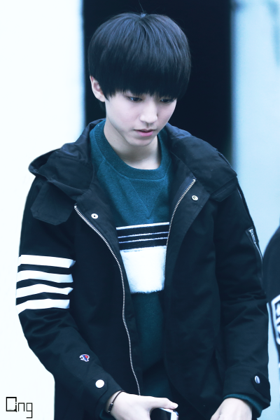 #王俊凱# #TFBOYS王俊凱# #TFBOYS# 151119 韓國(guó) 上班 cr：究極王俊凱