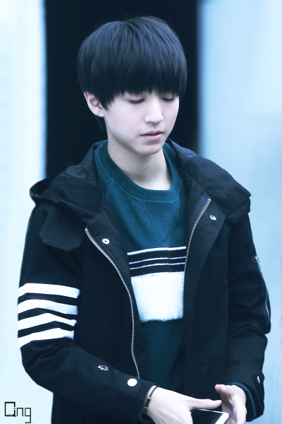 #王俊凱# #TFBOYS王俊凱# #TFBOYS# 151119 韓國(guó) 上班 cr：究極王俊凱