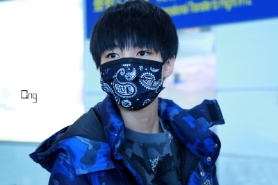 #王俊凯# #TFBOYS王俊凯# #TFBOYS# 151117 北京首都机?。鹌止驶?cr：究極王俊凱