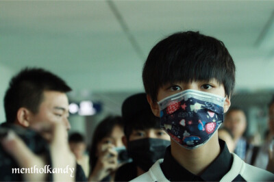 #王俊凯# #TFBOYS王俊凯# #TFBOYS# 151007 重庆江北机场-杭州萧山机场 cr：MentholKandy