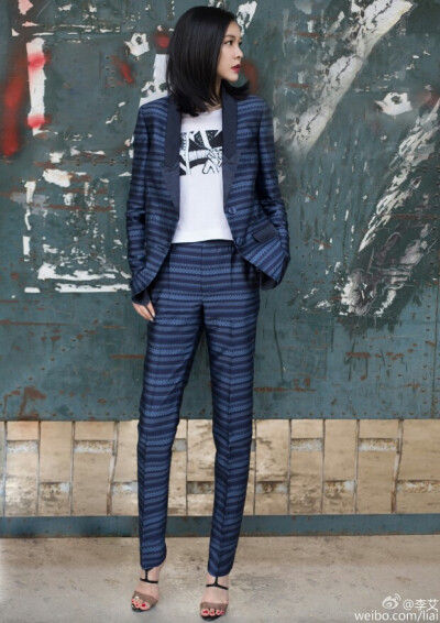 李艾 这双高跟鞋出镜率比较高，是百塔款