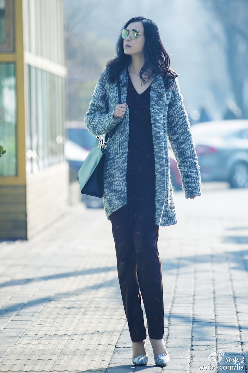 李艾 如果配双运动鞋会更好吧