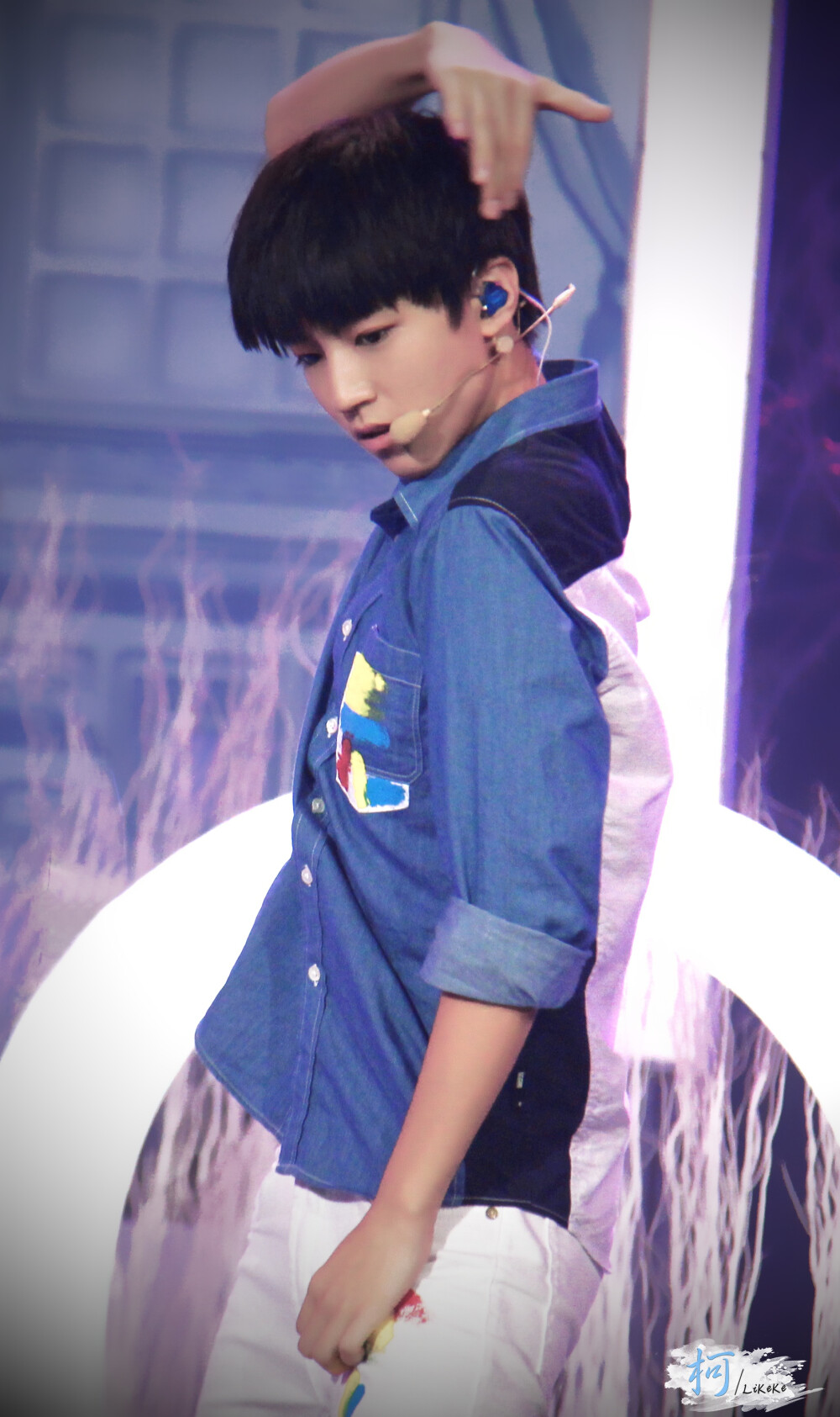 #王俊凯# #TFBOYS王俊凯# #TFBOYS# 150921 湖南卫视中秋晚会录制 cr：栗柯柯-K