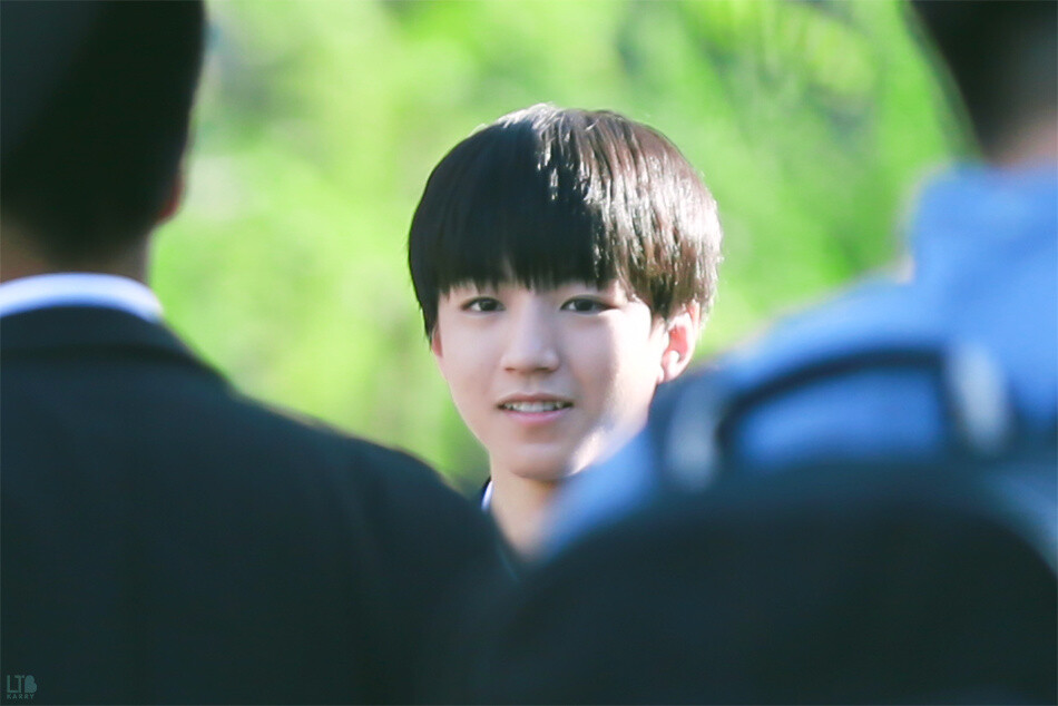 #王俊凯# #TFBOYS王俊凯# #TFBOYS# 150929-1004 电视剧小别离拍摄 cr：王俊凯遛图博