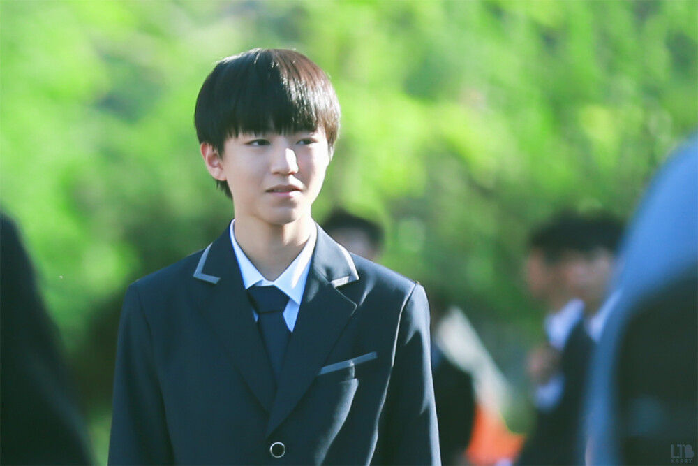 #王俊凯# #TFBOYS王俊凯# #TFBOYS# 150929-1004 电视剧小别离拍摄 cr：王俊凯遛图博